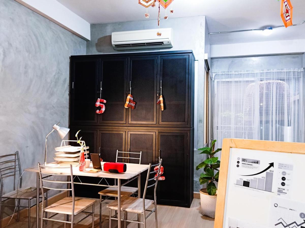 Five Stars Ratchada 19 Hostel Bangkok Kültér fotó